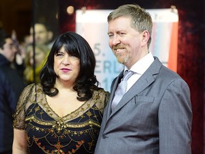 Suami E.L. James Ambil Alih Sekuel Fifty Shades of Grey