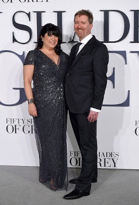 Suami E.L. James Ambil Alih Sekuel Fifty Shades of Grey