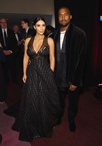 Dampingi Suami, Kim Kardashian Elegan dan Seksi di TIME 100 Gala