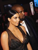 Dampingi Suami, Kim Kardashian Elegan dan Seksi di TIME 100 Gala