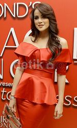 Merah Menyala, Olla Ramlan Hot Banget!