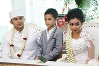 Putra Hengky dari pernikahannya dengan Christy Jusung juga hadir.