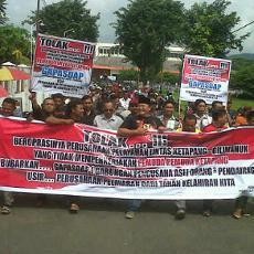 Ratusan Pemuda Ketapang Demo Tuntut Keterbukaan Lowongan Kerja