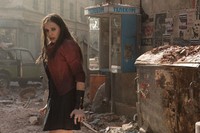 Wanda alias Scarlet Witch mempunyai kekuatan telekinetis yang bisa mempengaruhi pikiran orang lain sekaligus menyerang dengan menggerakkan benda. (Dok Marvel Studios)