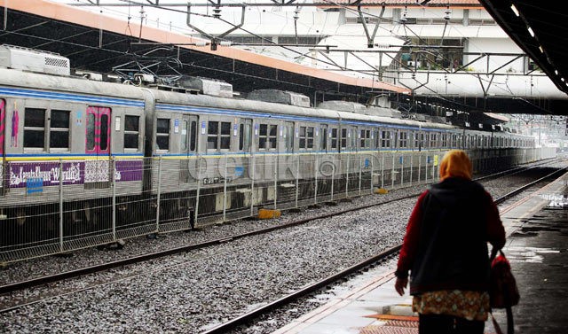 Warga yang Timpuki KRL dengan Batu di Cilejit Juga Blokir Rel Kereta