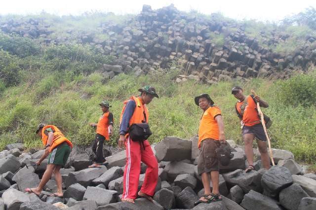 Cerita dari Warga Bukit Heksagonal di Bima adalah Bekas Meriam Kuno dan Dikeramatkan