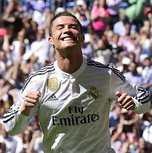 Ketika Ronaldo Beri Kaus ke Bocah yang Terhantam Bola Sepakannya