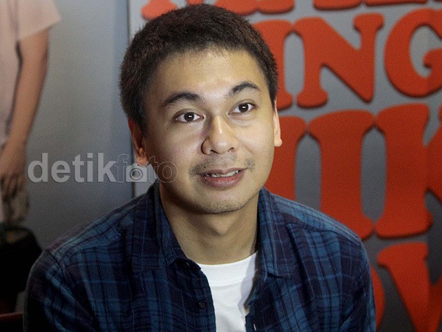 Raditya Dika Ajak Anak Muda Banyuwangi Bahas Digital Kreatif