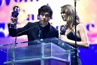 Lewat aktingnya di film 'Paper Towns' Cara bersama lawan mainnya Nat Wolff sukses dianugerahi penghargaan Rising Star Award. Alberto E. Rodriguez/Getty Images/detikFoto.