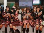 Melody dan Haruka 'JKT48' Asyik Main Handphone, Lihat Apa Tuh?