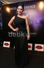 Krisdayanti Anggun Bergaun Hitam