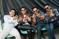 Tak hanya satu, mereka memakai minimal dua cincin batu akik di jari mereka. Pool/Gus Mun/detikFoto.