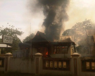 Dibakar Massa, Kantor Polsek Sarolangun Terbakar Hebat karena Barang Bukti Solar