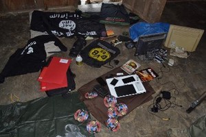 Densus 88 Geledah Kediaman Daeng Koro, Ditemukan Bendera ISIS