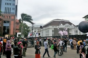 Wisatawan Antusias Sambut Parade Asia Afrika di Bandung