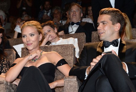 Gagal Bersama Aktor, Scarlett Johansson Bahagia Nikah dengan Wartawan