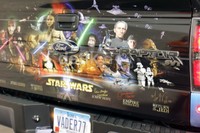 Trey Laymon mengecat bagian belakang mobilnya dengan semua seri film Star Wars. Ia juga mendapatkan tanda tangan dari para bintang terkenal yang terlibat dalam film tersebut.