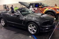 Dua mobil ini memiliki tema Darth Vader, karakter jahat yang memiliki sisi gelap The Force.