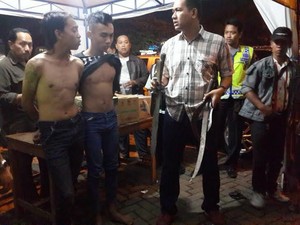 Mabuk-mabukan Bawa Senjata Tajam, Dua Pemuda Diringkus Polisi
