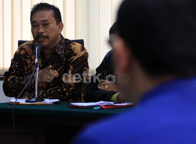 Bupati Tapteng Bonaran Situmeang Dituntut 6 Tahun Penjara