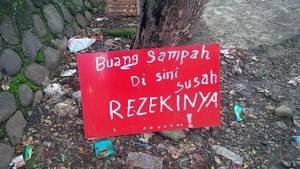 Rupa-rupa Perlawanan pada Pembuang Sampah Sembarangan dengan Kutukan dan Denda