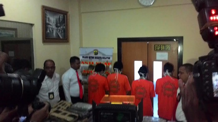 Jual Ganja ke Pelajar di Jaksel, 4 Orang Ini Dibekuk Polisi
