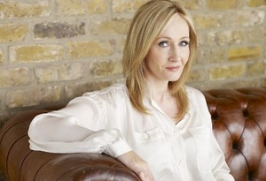 JK Rowling Rampungkan Seri Detektif Cormoran Strike di Career of Evil