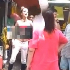Tolak Bayar Makan dan Bertelanjang Dada, Wanita Malaysia Ditangkap
