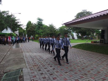 Yang ini nih, dari sekolah penerbangan Banyuwangi. Para calon pilot yang gagah ini ikutan Ngopi juga!