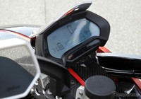 Layar di motor yang memperlihatkan sisa baterai motor. Seorang miliuner asal Dubai telah memesan motor listrik ini. Beberapa orang jepang juga tampaknya tertarik dengan ZecOO. Istimewa/Response.