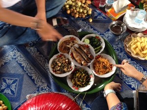 Bedulang, Tradisi Makan Unik Khas Bangka