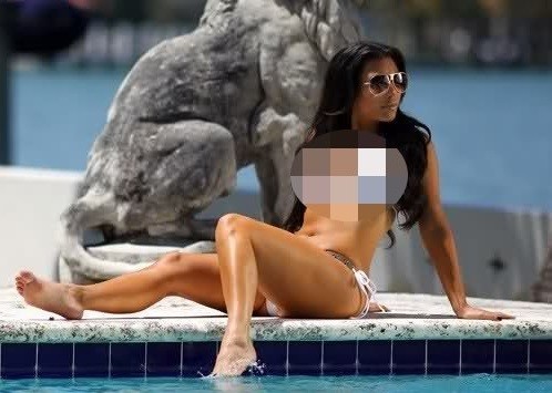 Liburan Seksi Ala Kim Kardashian