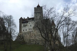Istana Drakula Memang Sungguhan Ada di Rumania