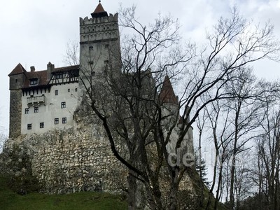 Menjelajah Istana Drakula di Rumania