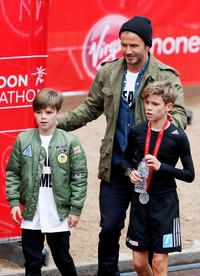 David Beckham mendukung penuh putranya, Romeo di ajang olahraga lari maraton. Steve Bardens/Getty Images/detikFoto.