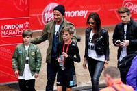 Tak sendiri, David juga ajak istrinya, Victoria serta kedua anaknya, Cruz dan Brooklyn. Steve Bardens/Getty Images/detikFoto.