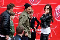 Tampil kompak, Beckham dan keluarganya jadi pusat perhatian. Steve Bardens/Getty Images/detikFoto.