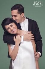 Potret Kemesraan Andien dan Calon Suami