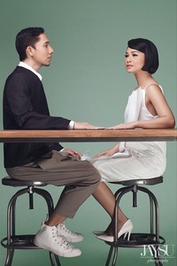 Tidak seperti pasangan biasanya yang tampil glamor dengan baju pengantin, Andien dan Ippe memilih tetap simple tapi tetap elegan untuk foto pre-wedding mereka. (Jacky Suharto/andienippewedding/Instagram)