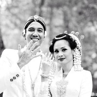     Sah! #andienippewedding #thisisnow #blackandwhite #journal, tulis pemilik akun Instagram @raymonsantana. (raymonsantana/Instagram)