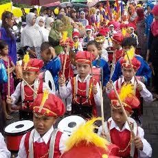 Ratusan Kartini-Kartono Kecil Pawai Baju Tradisional