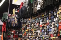 Kaus dengan berbagai macam desain karakter Star Wars dijual mulai harga US$ 25 atau sekitar Rp 324 ribu.