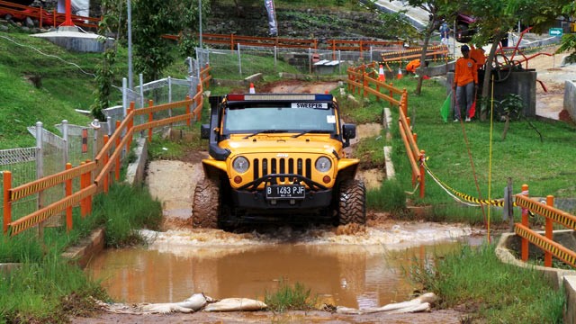 58 Koleksi Gambar Mobil Jeep Offroad Terbaik
