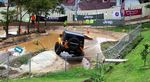Balapan Off Road Mobil Jeep