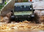 Balapan Off Road Mobil Jeep