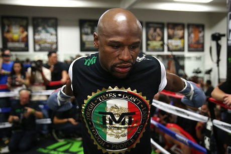 Mayweather Diminta Pensiun usai Duel dengan Pacquiao