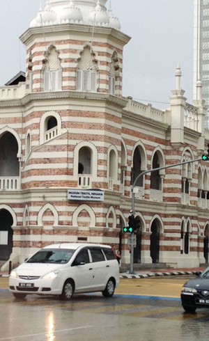 Foto: Mengintip Keberadaan Batik dan Tenun di Museum Tekstil Malaysia