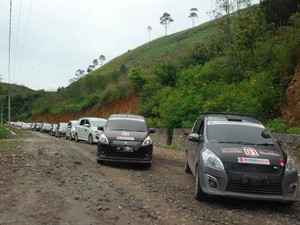 Komunitas Ertiga Hijaukan Bumi Samosir