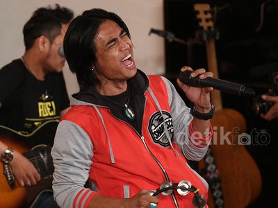 Setia Band Bikin Setiaku Histeris di LIVECHATKustik