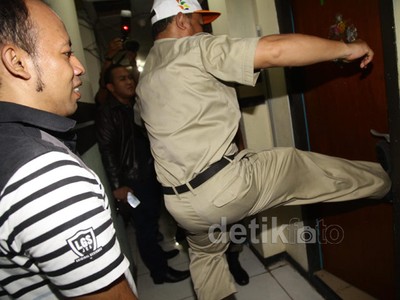 Geledah Kamar Kos Petugas Dapati Bubuk Diduga Narkoba